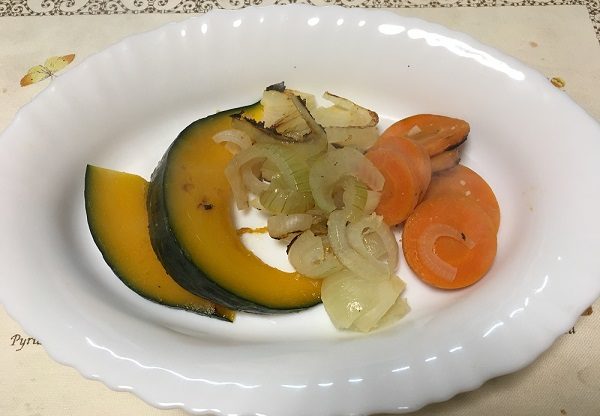 コンソメ風味のホットサラダ